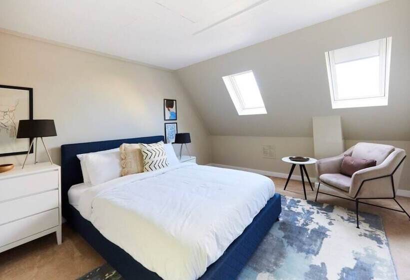 The Holland Park Crib   Classy 2bdr House