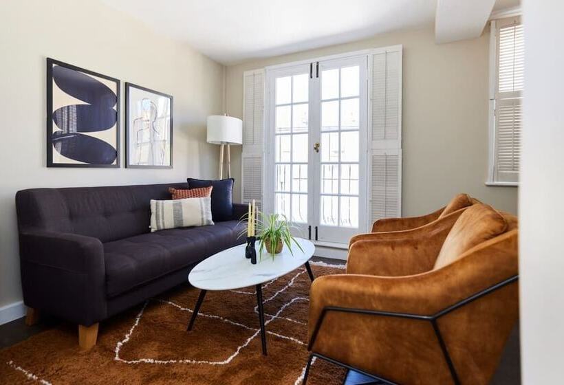 The Holland Park Crib   Classy 2bdr House