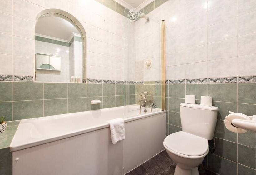 The Mill Hill Wonder   Inviting 3bdr House With Garden
