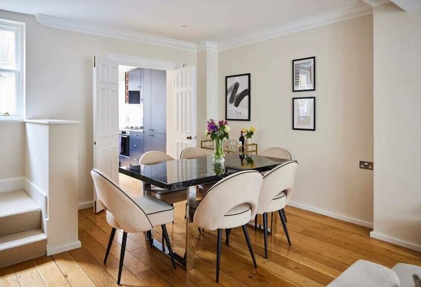 The South Kensington Wonder   Trendy 3bdr House With Garden