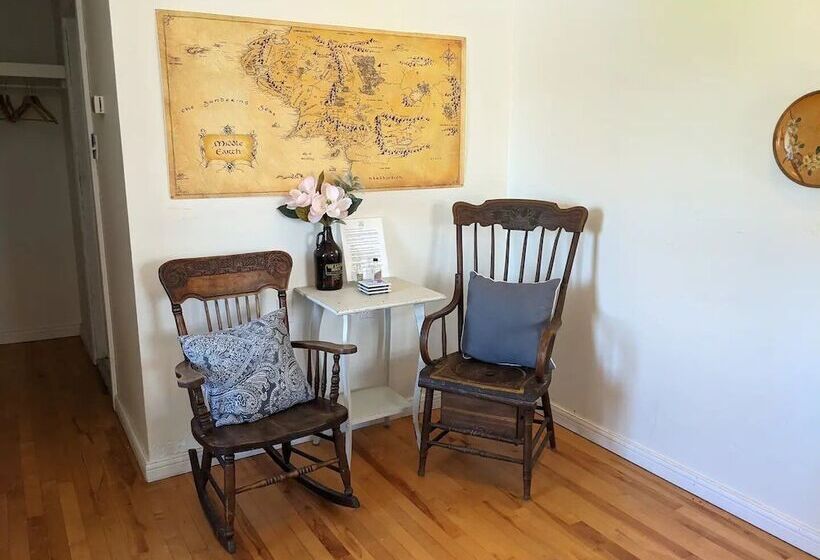 Trailside Inn
