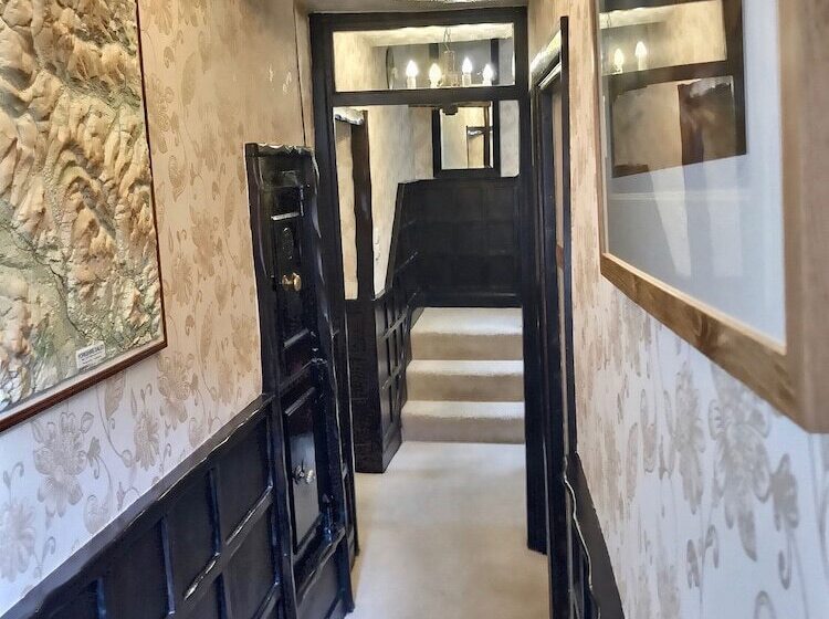 مبيت وإفطار Grove House