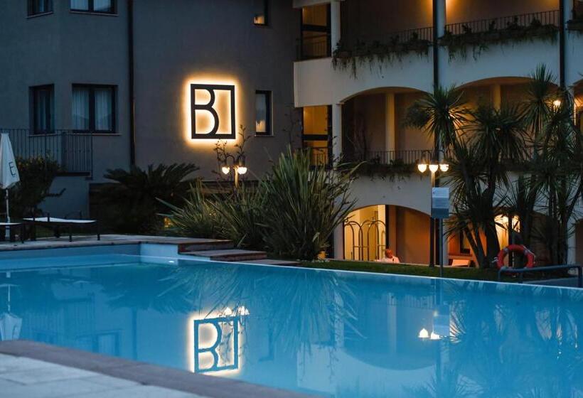 Bella Hotel & Restaurant With Private Dock For Mooring Boats