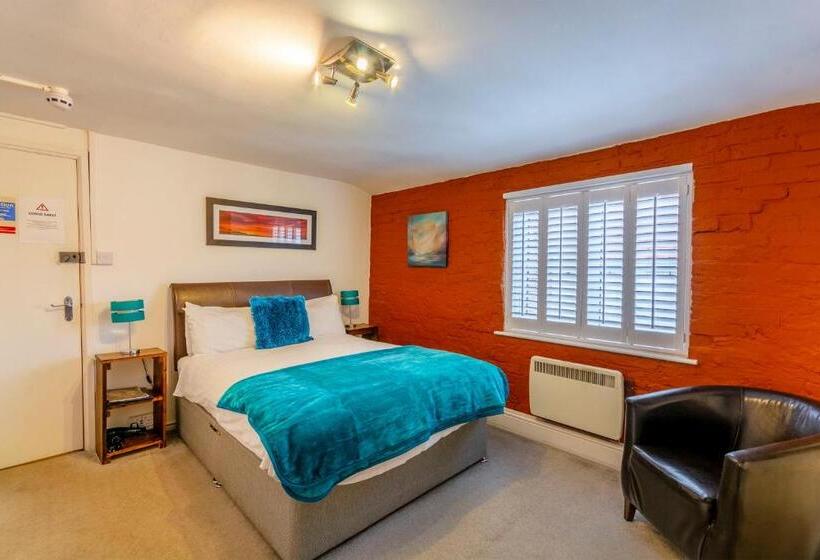 فندق فئة نجمة واحدة The Forest Lodge