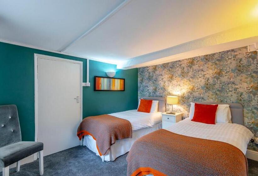 فندق فئة نجمة واحدة The Forest Lodge