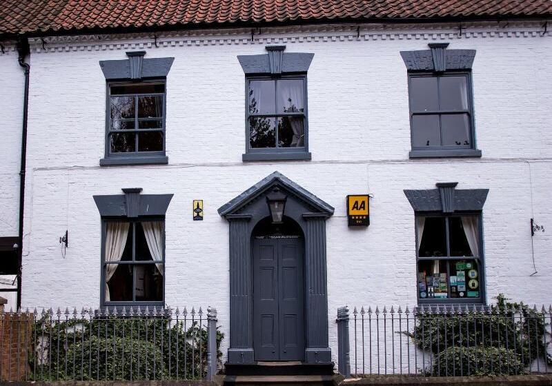 فندق فئة نجمة واحدة The Forest Lodge