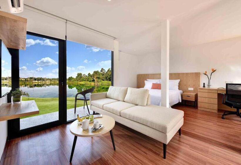 فندق Lakeview Terrace Resort Pengerang