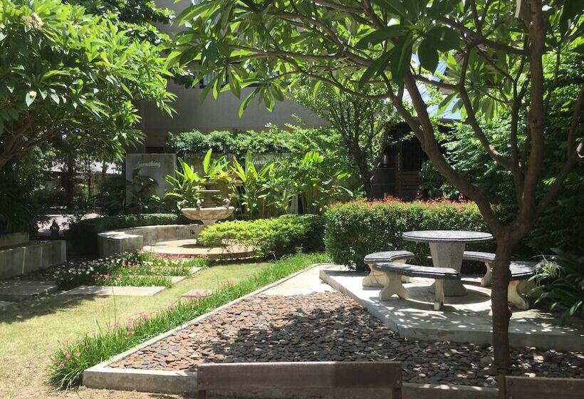 فندق Srisomthai
