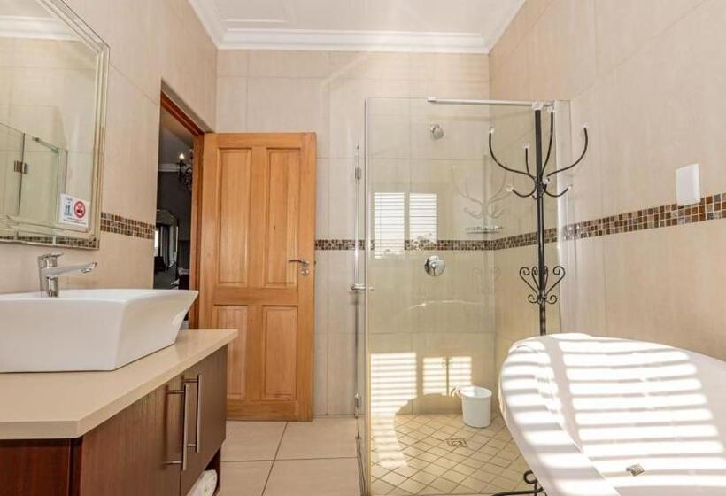 פנסיון Stone Olive