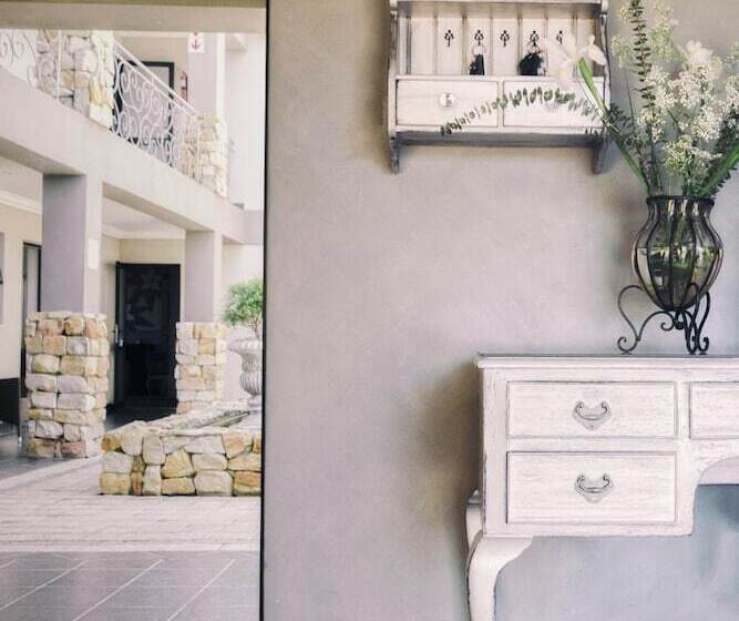 פנסיון Stone Olive