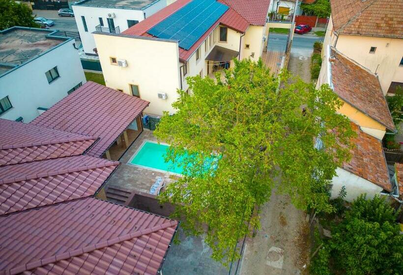 Отель Casa Cu Nuc Grill&pool