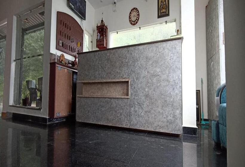 ホテル La Riqueza   Mussoorie   Dhanaulti Road   35 To 45 Mins Drive From Mussoorie