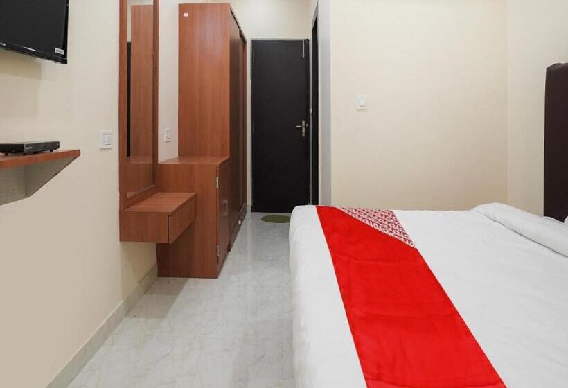 فندق Oyo Flagship Nirmala Palace