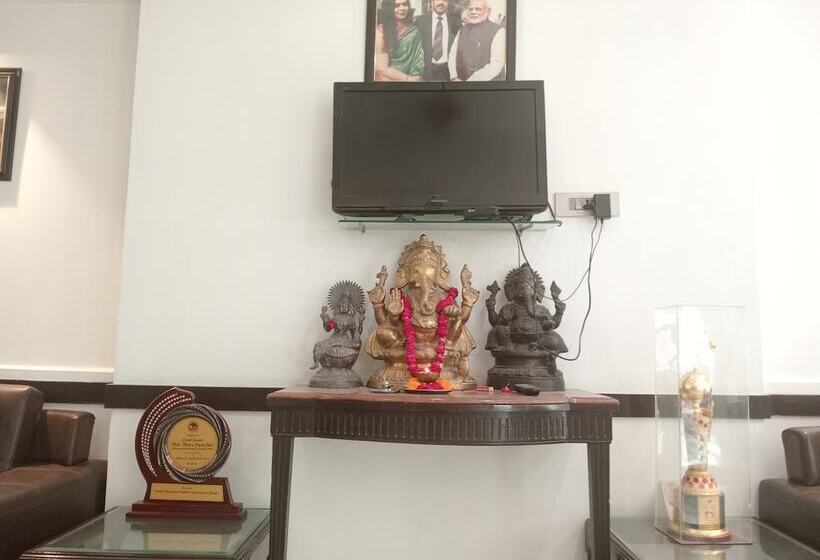 酒店 Panickers Residency   Ajmal Khan Market Near Karol Bagh Metro