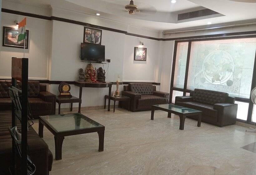 酒店 Panickers Residency   Ajmal Khan Market Near Karol Bagh Metro
