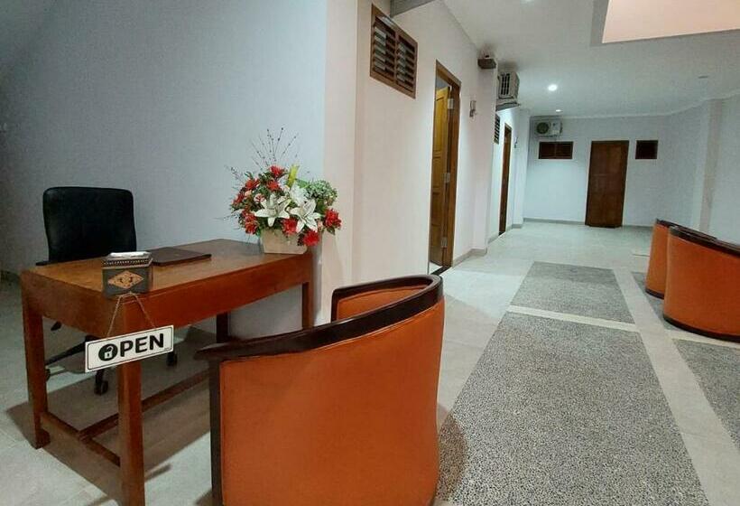 호텔 Urbanview Syariah Loji Arum Stasiun Klaten By Reddoorz
