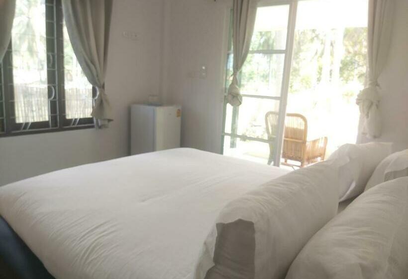 Пансион Nice Home Stay At Samroiyod