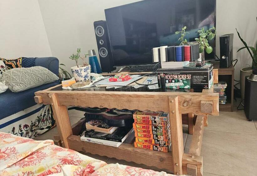 호스텔 Halfway Out Lite