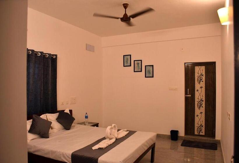 בית מלון כפרי Sizzling Inn Pondy