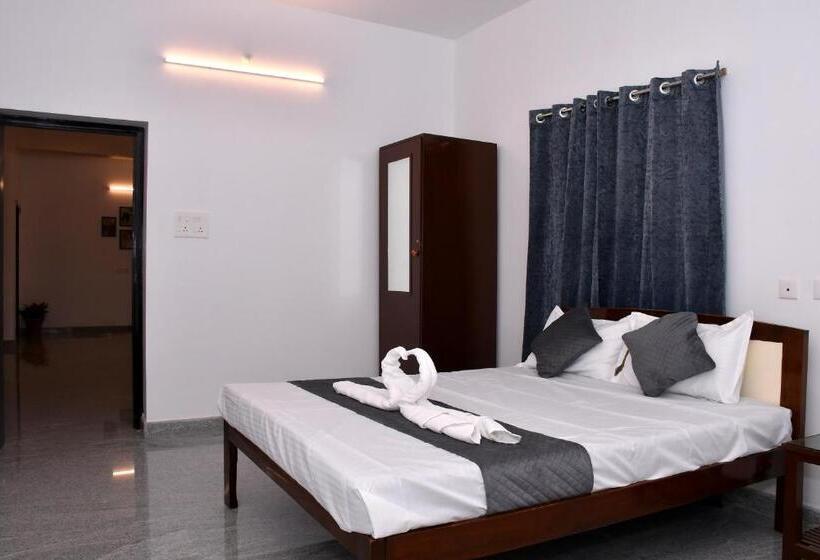 בית מלון כפרי Sizzling Inn Pondy