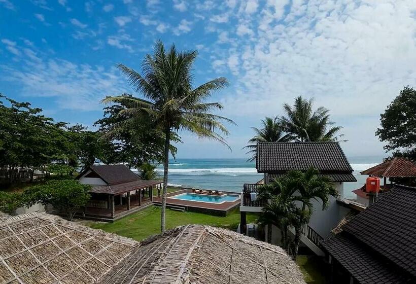Отель The Ujung Bocur Bungalows