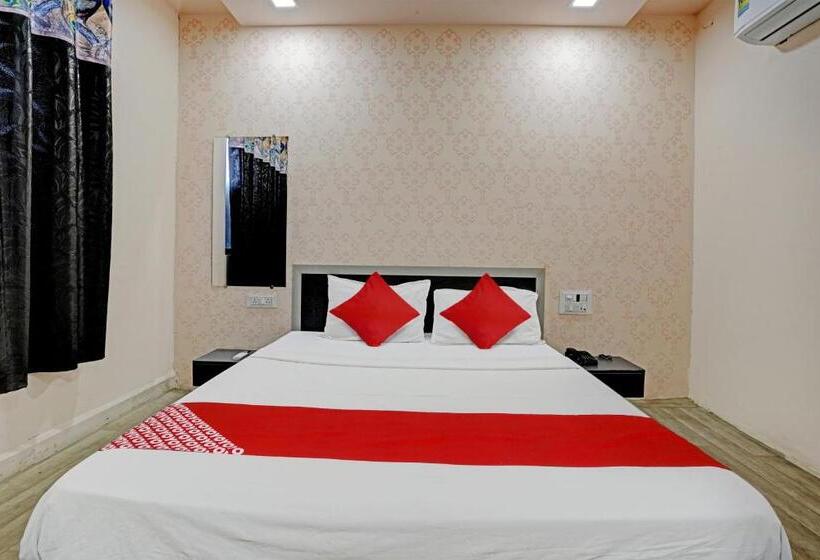 Oyo Flagship Hotel 13insky