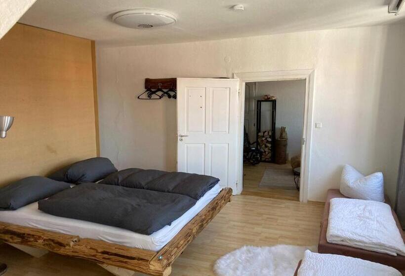 ペンション Room In Apartment   Schlummern Wie Dornroschenrapunzel Im Schlosschen