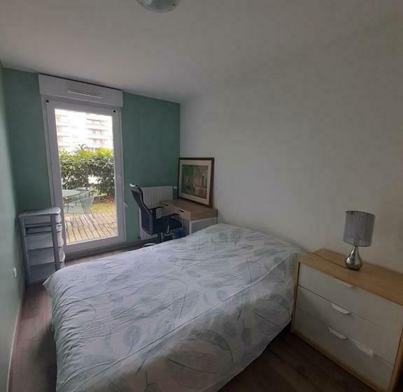 Bed and Breakfast 1 Chambres Pour 2 Personnes Avec 2 Salles De Bains Communes Chez L Habitant