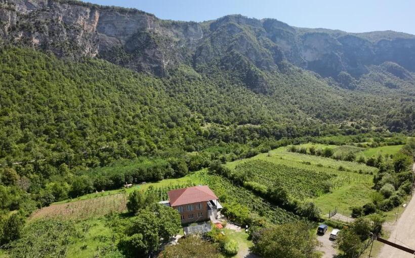 پانسیون Guest House Oasis   Tvishi