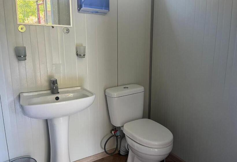 پانسیون Guest House Oasis   Tvishi