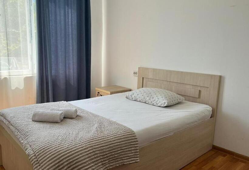 پانسیون Guest House Oasis   Tvishi