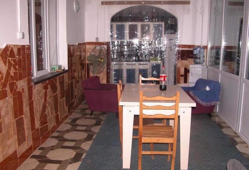 پانسیون Guest House Oasis   Tvishi