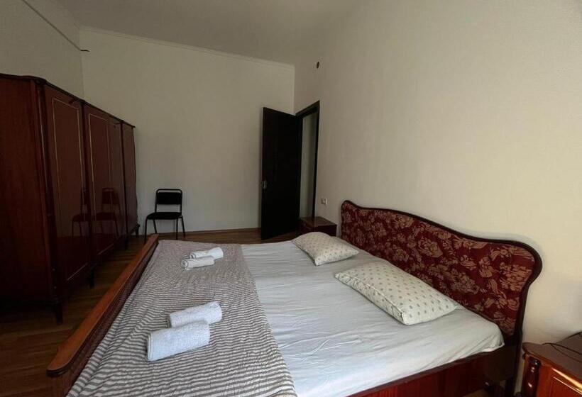 پانسیون Guest House Oasis   Tvishi