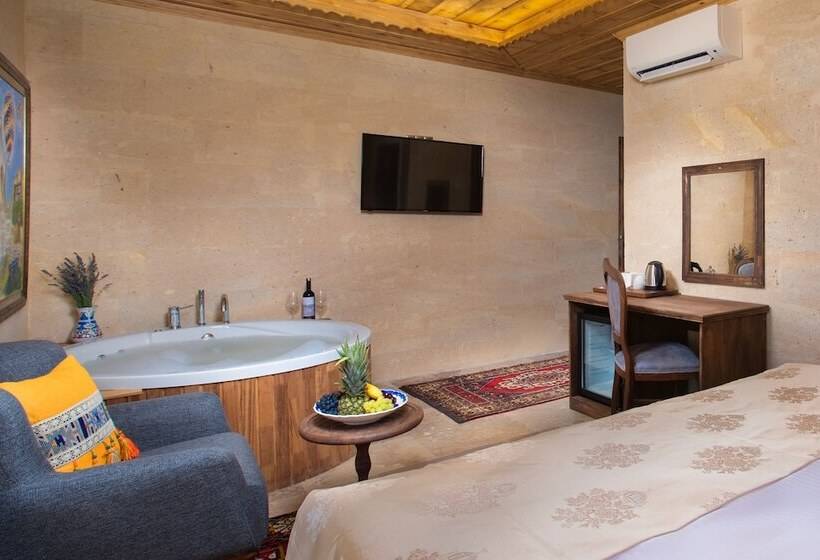هتل Cappadocia Pyramid Stone House