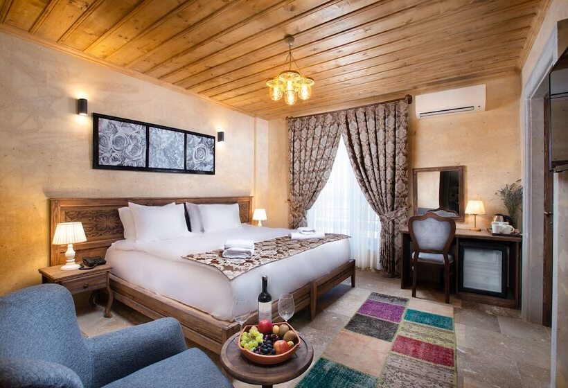 هتل Cappadocia Pyramid Stone House