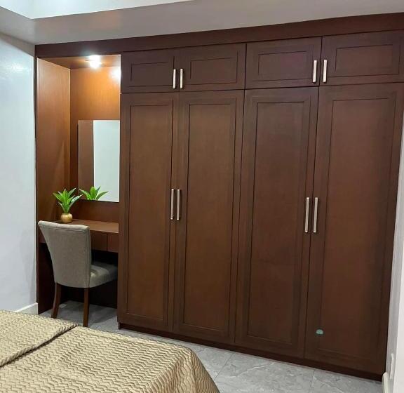 פנסיון A Touch Of Class Inn San Juan City Nr Ortigas, Bgc