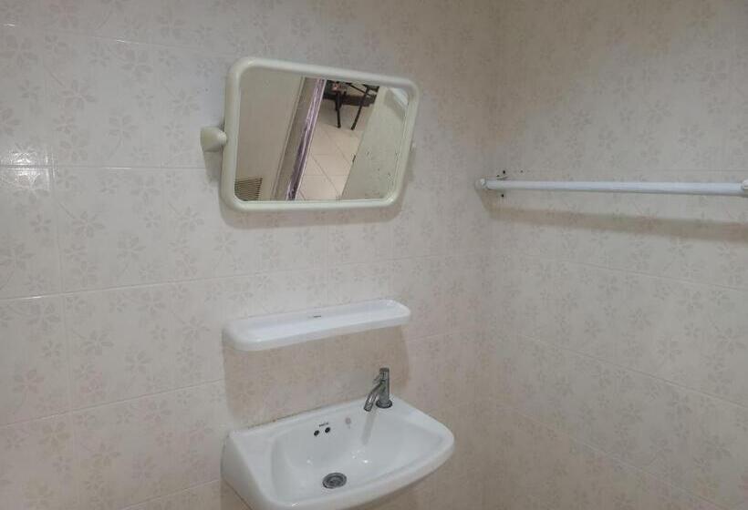 Отель Ekaluk Place Inn