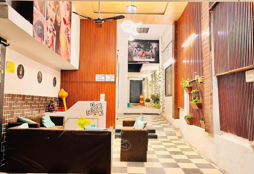 هتل Pallav Guest House