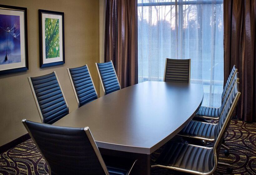 هتل Hampton Inn By Hilton Sarnia/point Edward