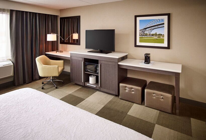 هتل Hampton Inn By Hilton Sarnia/point Edward