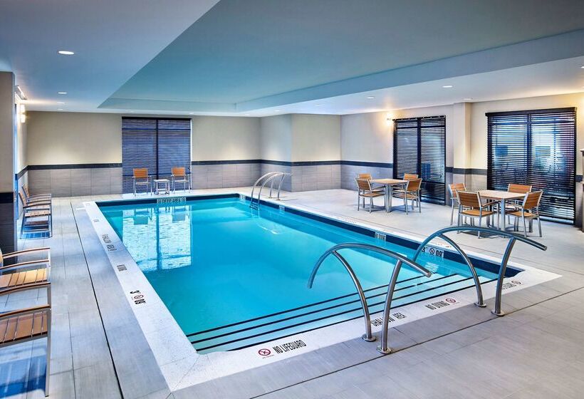 هتل Hampton Inn By Hilton Sarnia/point Edward