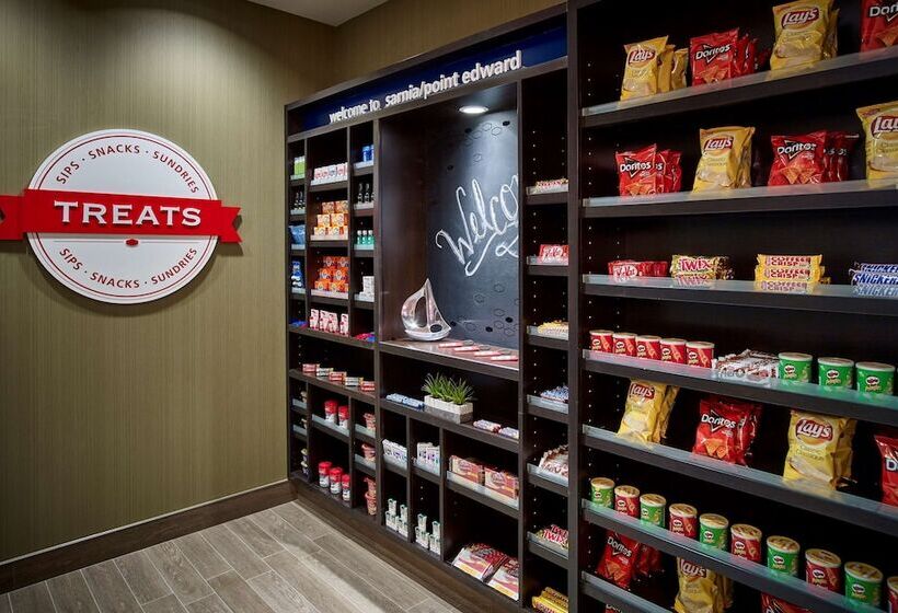 هتل Hampton Inn By Hilton Sarnia/point Edward