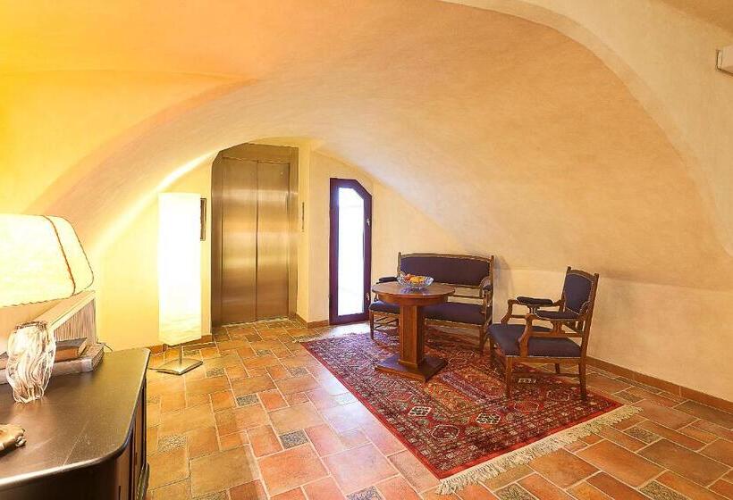 هتل Krčínův Dům