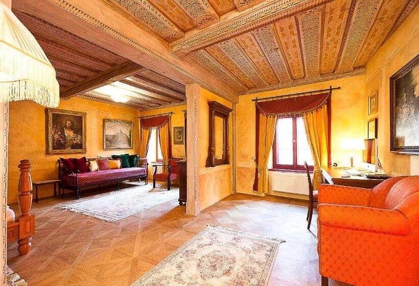 هتل Krčínův Dům