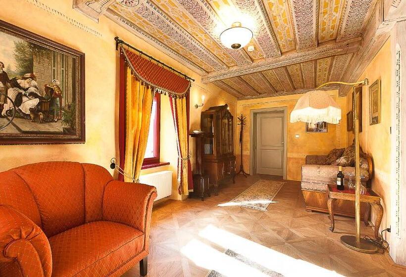 هتل Krčínův Dům