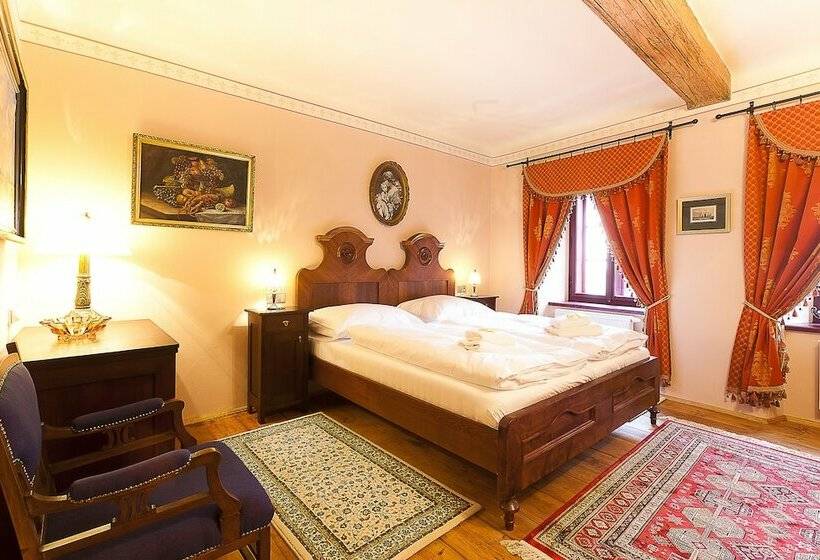 هتل Krčínův Dům