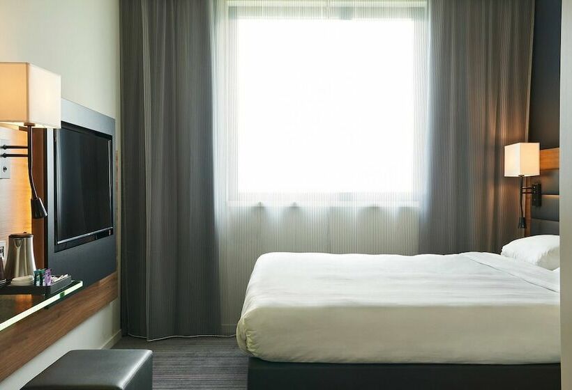 Отель Moxy Berlin Ostbahnhof