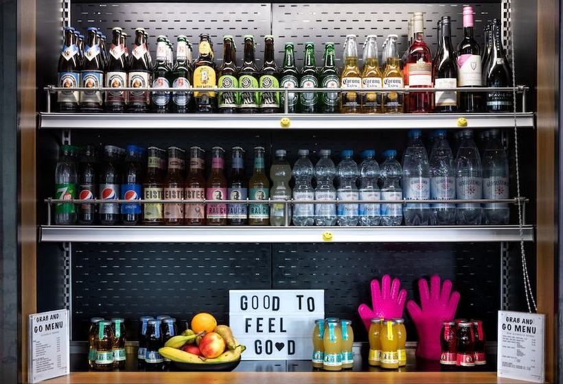 Отель Moxy Berlin Ostbahnhof