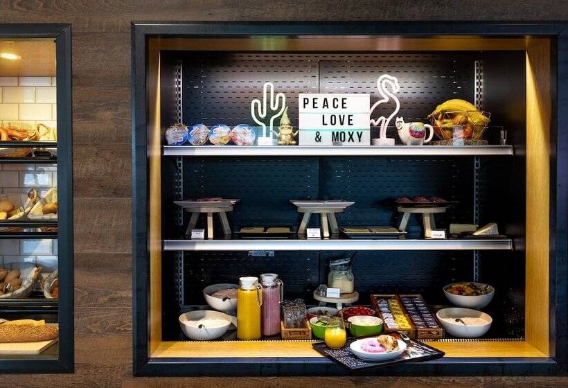 Отель Moxy Berlin Ostbahnhof