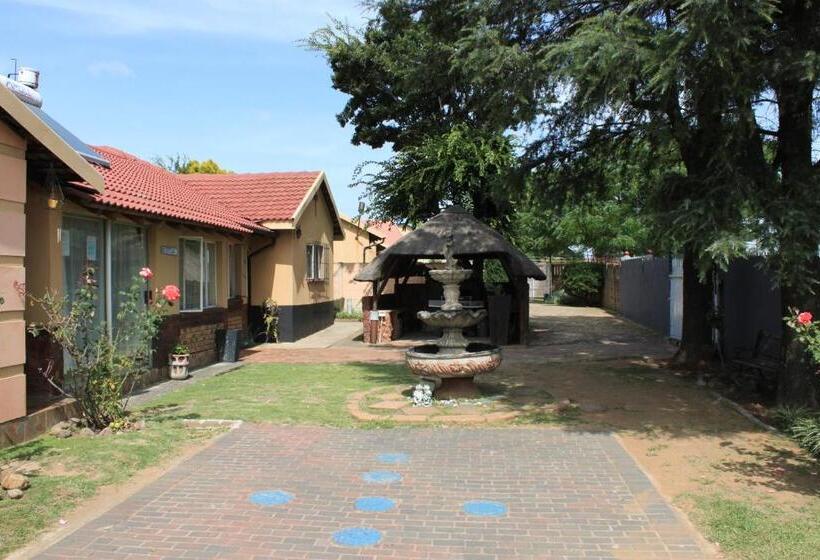 Пансион All Are Welcome Guest House